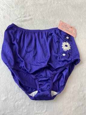 LADY CAMILLE PANTIES VINTAGE NYLON PURPLE  FLOWERS SIZE 7 NEW